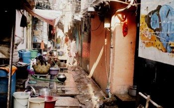 Alleyway in Dharavi, Mumbai. Photograph by Shekar Manalam.